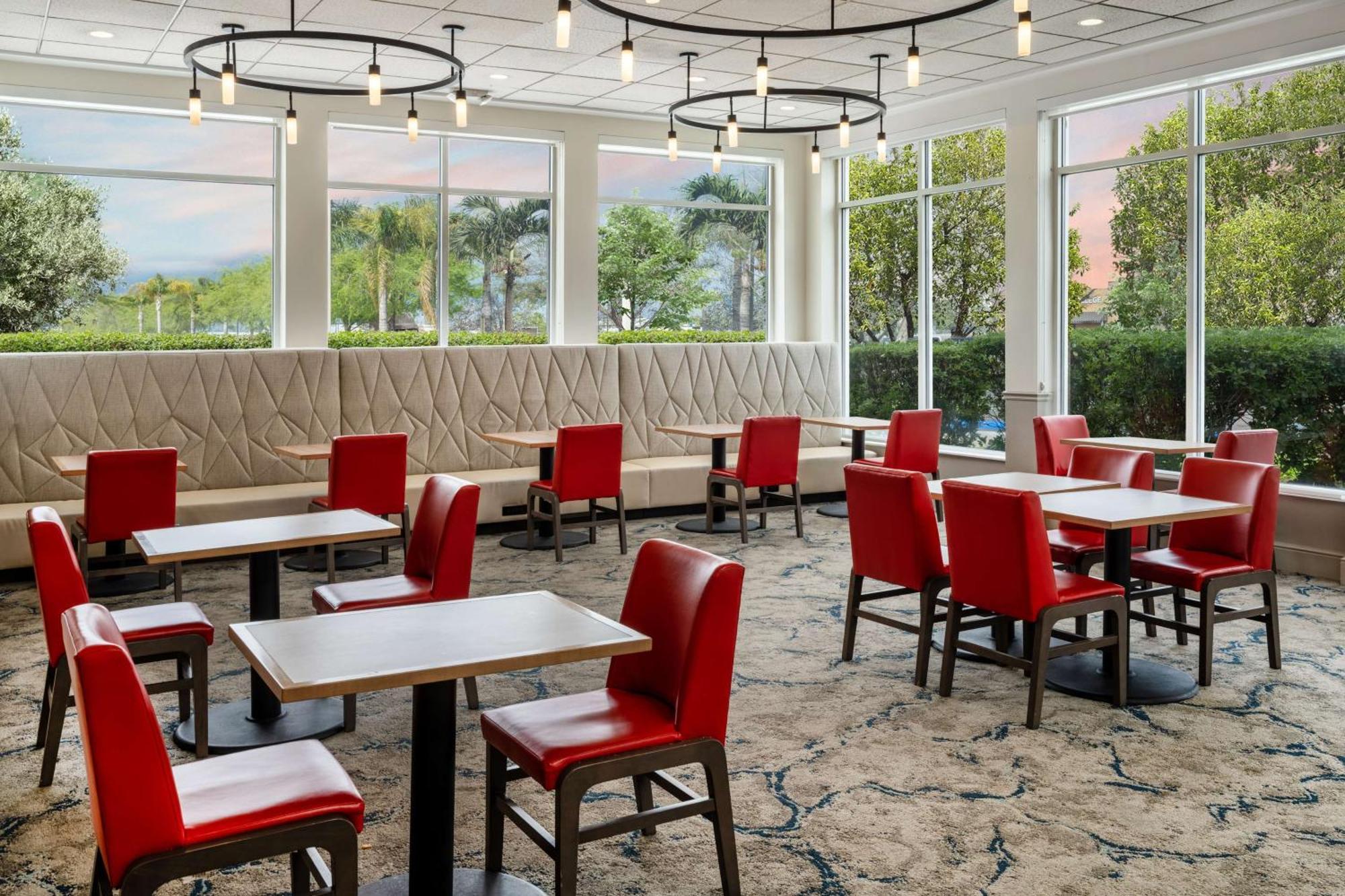 Hilton Garden Inn Bakersfield Eksteriør billede